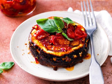 Taartje van parmezaan en ricotta met tomatencompote