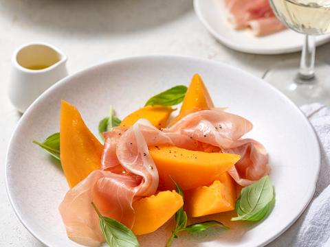 Meloen met ham en honingdressing