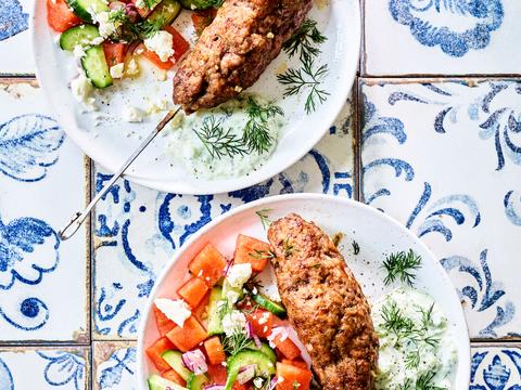 Lamskeftedes met watermeloen-salade en tzatziki