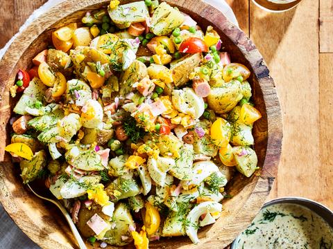 Huzarensalade met tv-worstjes