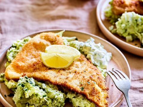 Groentestoemp met gepaneerde visfilets
