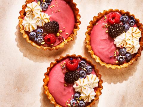 Tartelettes met frambozencurd en meringue