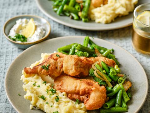Pladijsreepjes in tempura met boontjes en aardappelpuree