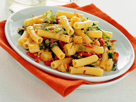 Penne rigati met krulandijvie en salami