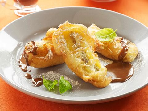 Bananenbeignets met chocoladesaus
