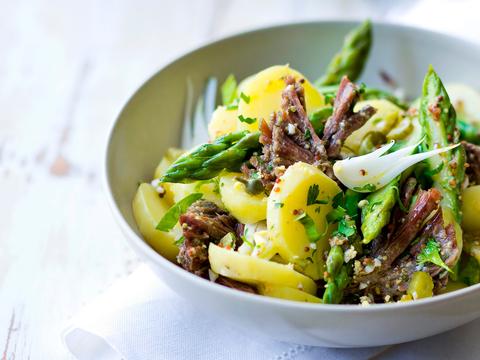 Wok met aardappeltjes en rundvlees