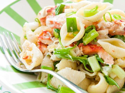 pasta-met-krab-en-lente-ui