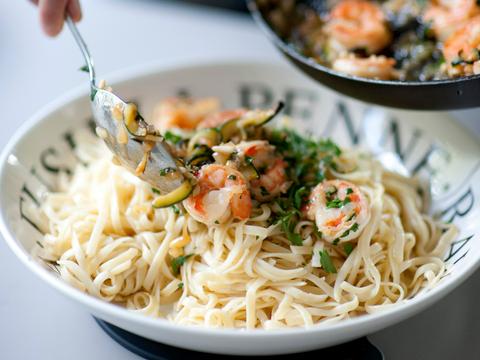 Spaghetti met gamba's en courgette