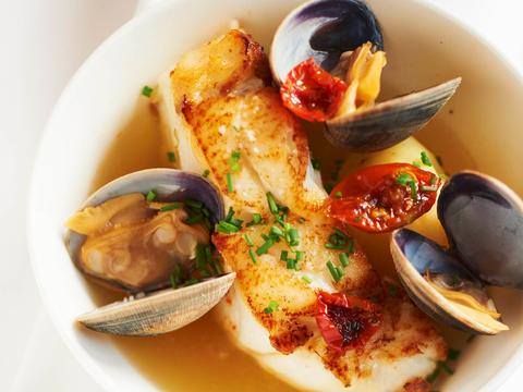 Stoofpotje van skrei en schelpjes