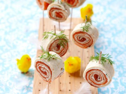 Tortillarolletjes met kruidenkaas en zalm