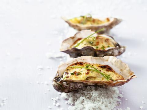 Gegratineerde oesters met champagne