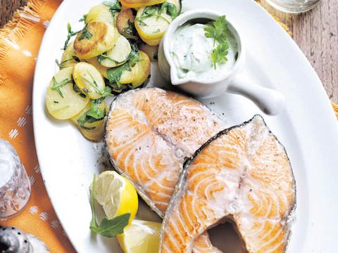 Zalm met kruidenricotta en gebakken aardappelen