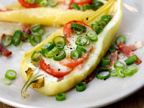 Gegratineerde puntpaprika's met mozzarella