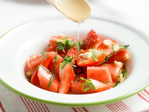 Salade van aardbei, watermeloen en munt