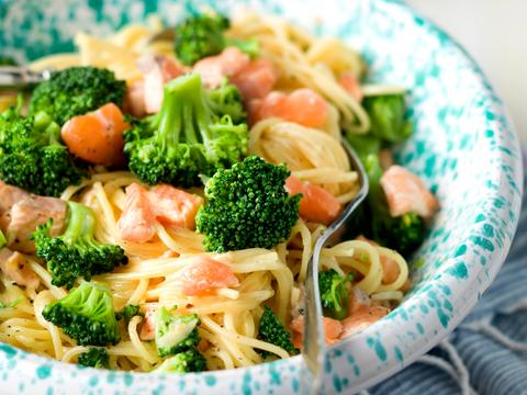 Spaghetti carbonara met zalm en broccoli