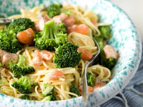 Spaghetti carbonara met zalm en broccoli