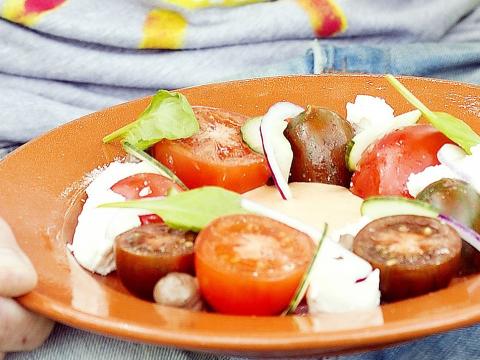 Griekse salade met paprikayoghurt