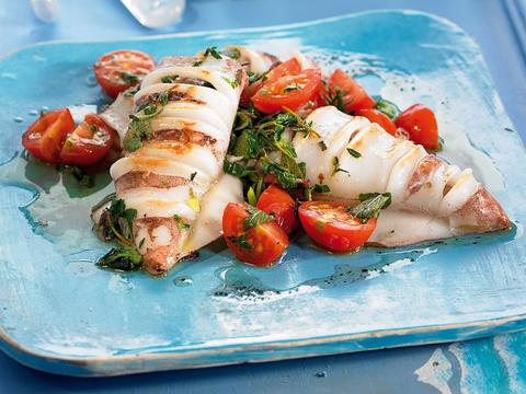 Gegrilde inktvis met kerstomaatjes