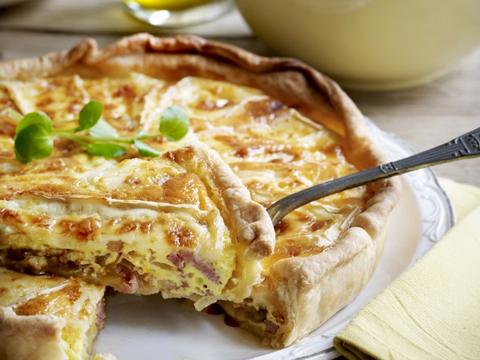 Quiche met brie en een witloofslaatje