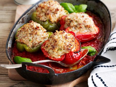 Gevulde paprika's met tomatensaus