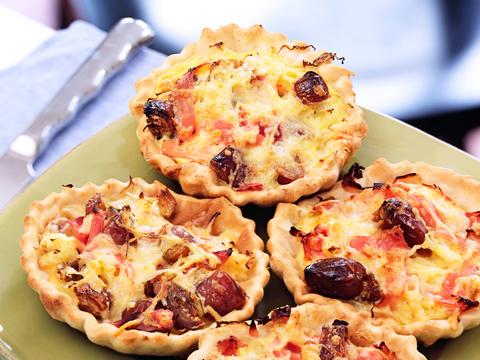 Quiche met spek, dadels en mozzarella