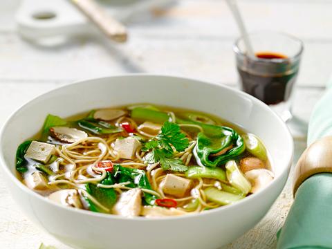 Noedelsoep met paddenstoelen en tofu