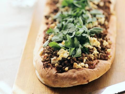 Volkorenpide met lamsgehakt