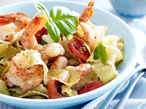 Tagliatelle met tomaat, basilicum en scampi's