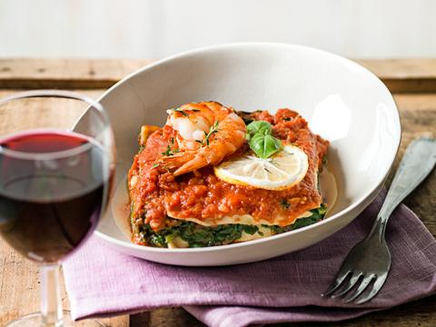 Zomerse lasagne met spinazie en scampi's