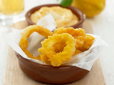 Calamares met knoflookdip