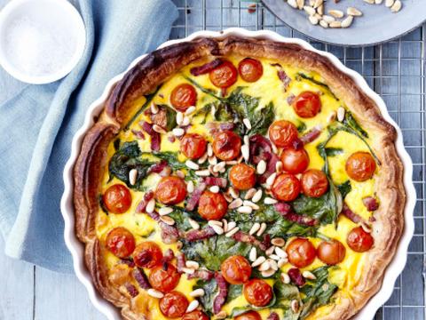 Quiche met spinazie, tomaatjes en pijnboompitten
