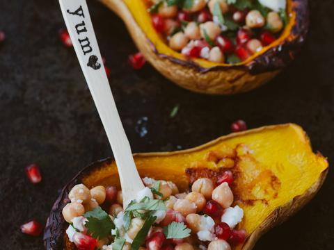 Geroosterde butternutpompoen met kikkererwten, granaatappel en feta
