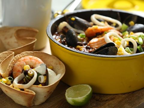 Tortilla met zeevruchtenchili