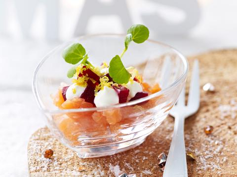 Gerookte zalm met rode biet