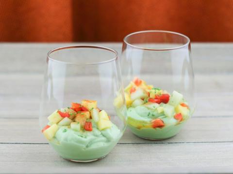 Avocadomousse met fruitsalsa