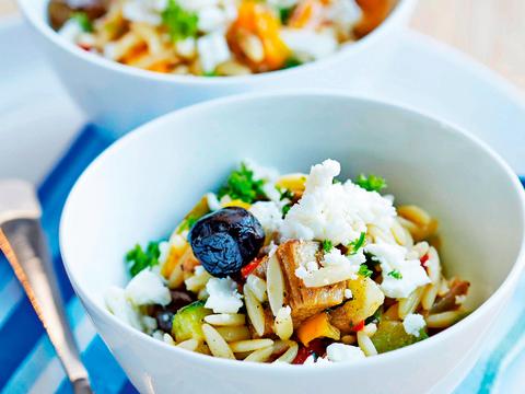 Pastasalade met gegrilde groenten en feta