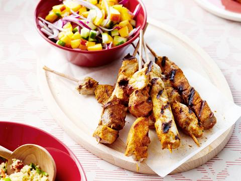 Varkensspiesjes met couscous en nectarinesalade