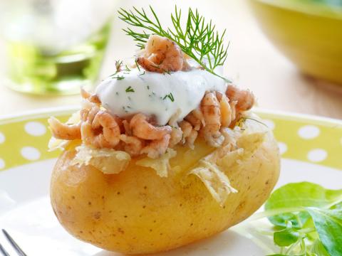 Gevulde aardappel met garnalen en dille