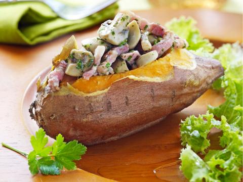 Zoete aardappel met champignons en spek