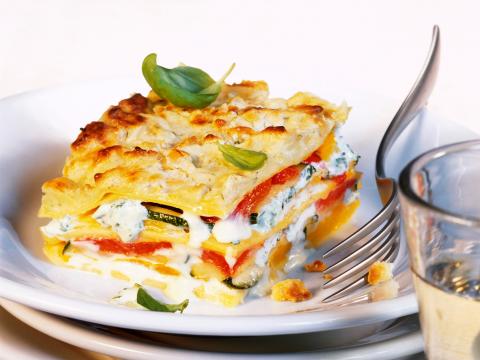 Lasagne met paprika en pijnboompitten