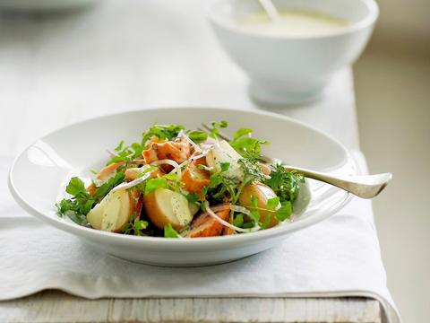 Aardappel-zalmsalade met dressing