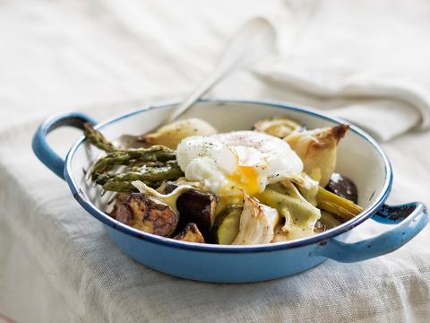 Groenteschotel met camembert en ei