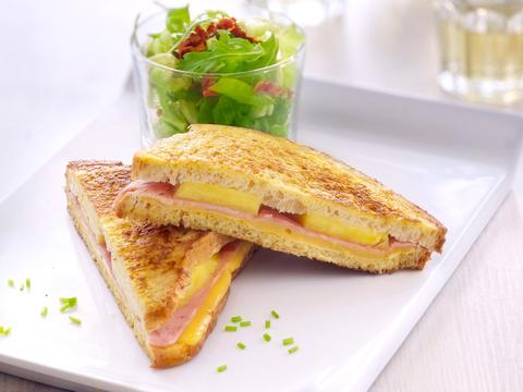 Wentelteefjes met ham, kaas en ananas