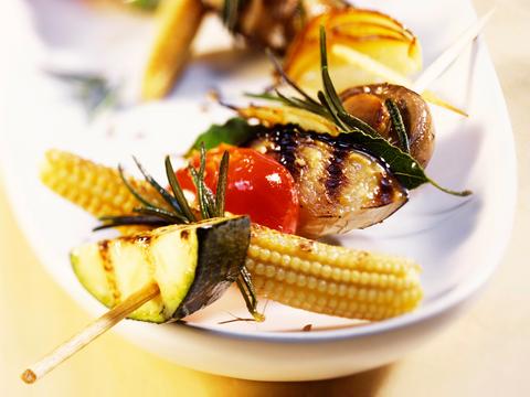 Groentespiesjes met tomatensalsa