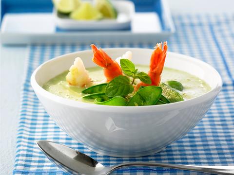 Erwtensoep met peultjes en scampi's