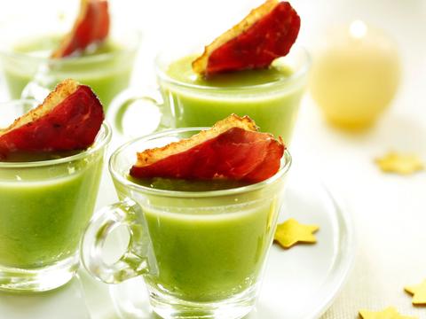 Aperitiefsoepje met erwten en krokante eendenborst