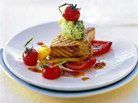 Tonijn met basilicumpuree en rode pesto