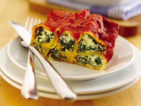 Spinazie-ricotta-cannelloni met tomatensaus