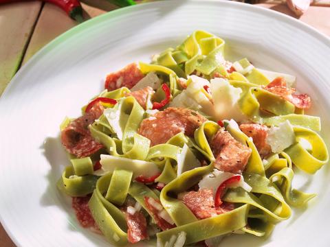 Pastasalade met Italiaanse salami