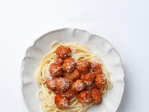 Pasta met balletjes in tomatensaus